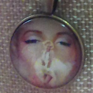 Marilyn 's Cabochon Necklace